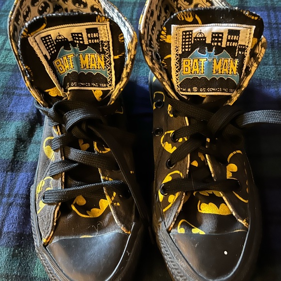 Collectors Batman ‘89 Converse + Toy - Picture 2 of 13